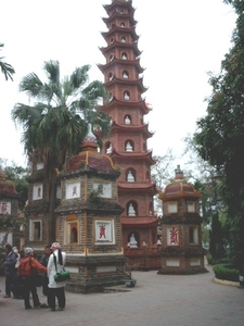 5HA2 SIMG1675 zicht op Tran Quoc pagode Hanoi