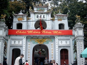 5HA2 SIMG1687 hoofdingang Quan Thanh tempel Hanoi