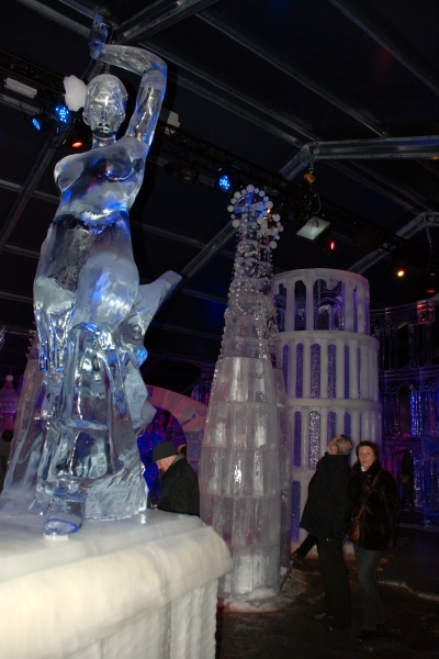 039  Brugge ijssculpturen 2 jan 2011
