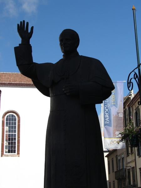 0809 Madeira - 037 - Paus Johannes XXII aan Kathedraal Sé Funcha