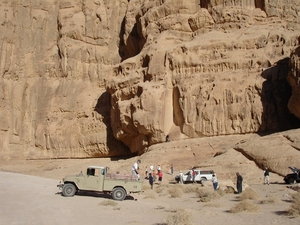 1c Wadi Rum woestijn _jeepsafari _pauze in de schaduw 2