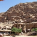 4  Petra _site met koningswand op de achtergrond