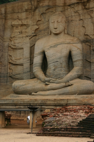 Pollonaruwa - Gal Vihara - zittende boeddha