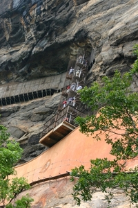 Sigiriya - wenteltrap naar grot met de fresco's
