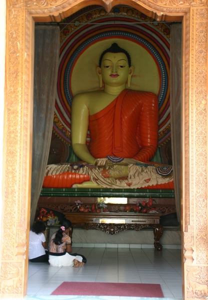 Kandy - boeddhabeeld in lokale tempel