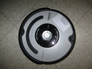 de Roomba Robot poetst het huis 002