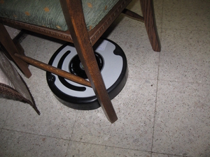 de Roomba Robot poetst het huis 006