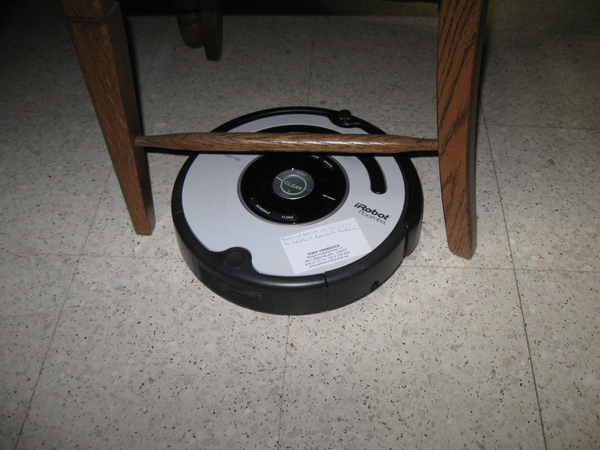 de Roomba Robot poetst het huis 016