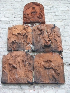 27-3 groepen van 5 relifs van terracotta