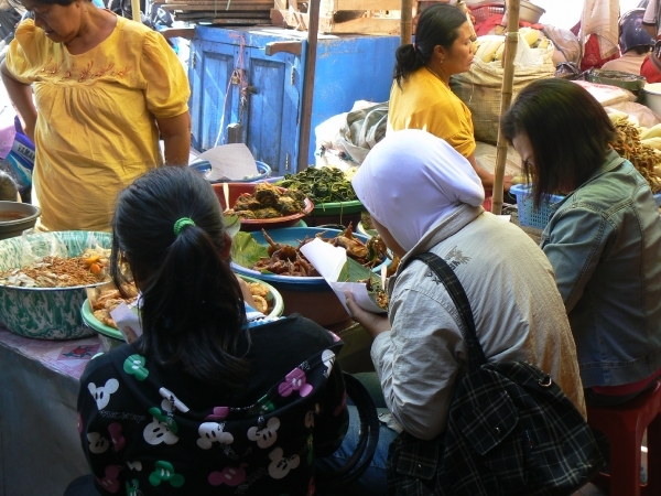 De eetstallentjes in de Malioboro street in Yogya