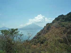 55 Lago de Atitlan _P1080804 _zicht op het meer
