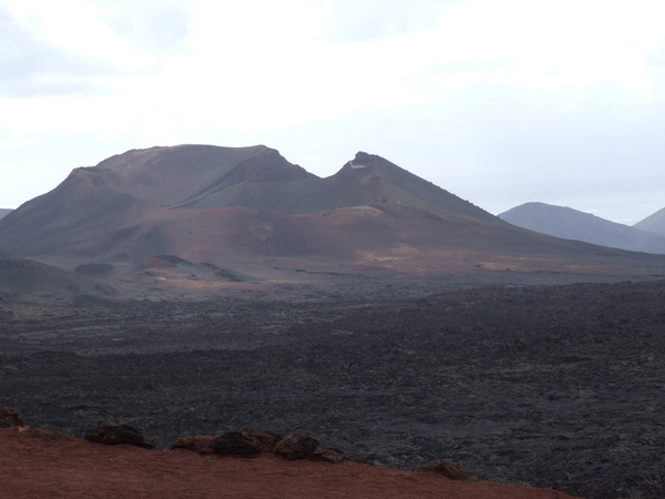 vulkanen en lava- op 6m diepte nog een t.van 400 C