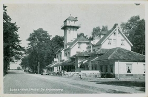Hotel ,,de Vrijenberg'' met auto