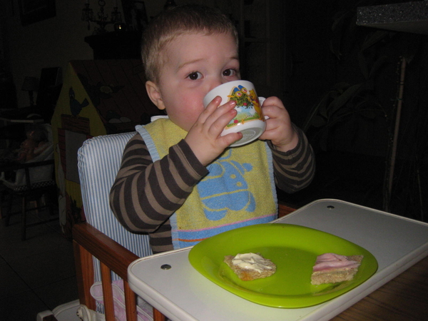 05) Ruben drinkt melk