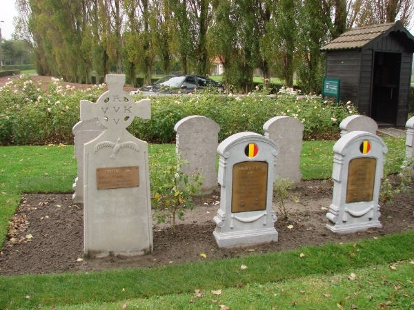 DSC2921 - kerkhof in Steenkerke