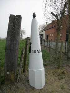 024-Grenspalen tussen NL en Belgi