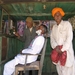 Plaatselijke barbier in Rajasthan