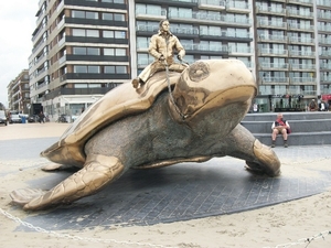 074-Bronzen schildpad m. zelfportr-Jan Fabre als ruiter
