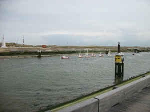 090-Vaargeul langs pier-Nieuwpoort