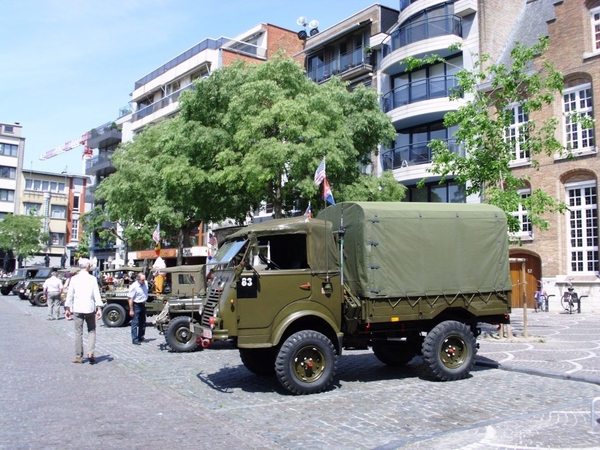 MILITAIRE WAGENS 7 -5 - 2011 004