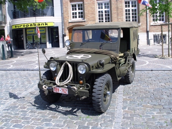 MILITAIRE WAGENS 7 -5 - 2011 006