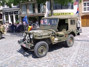 MILITAIRE WAGENS 7 -5 - 2011 007