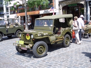 MILITAIRE WAGENS 7 -5 - 2011 009