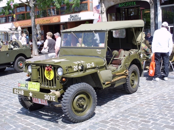MILITAIRE WAGENS 7 -5 - 2011 010