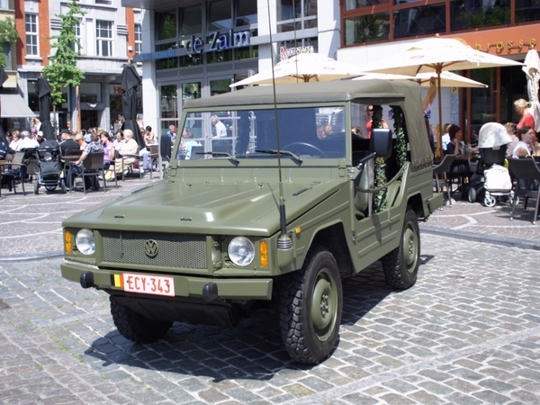 MILITAIRE WAGENS 7 -5 - 2011 014