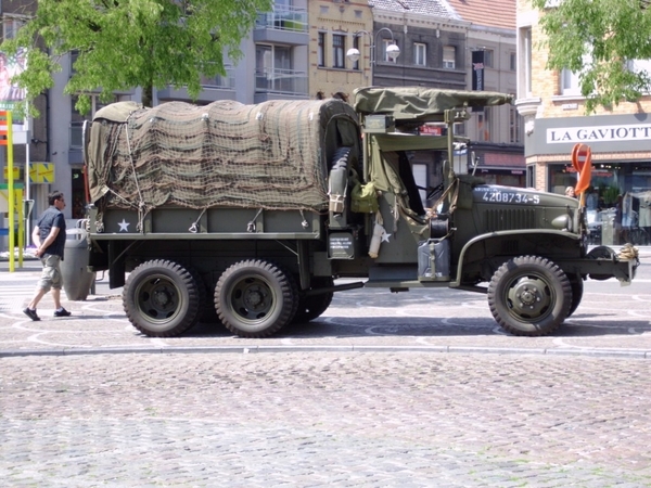 MILITAIRE WAGENS 7 -5 - 2011 015