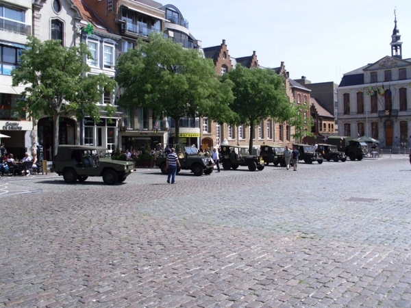 MILITAIRE WAGENS 7 -5 - 2011 019