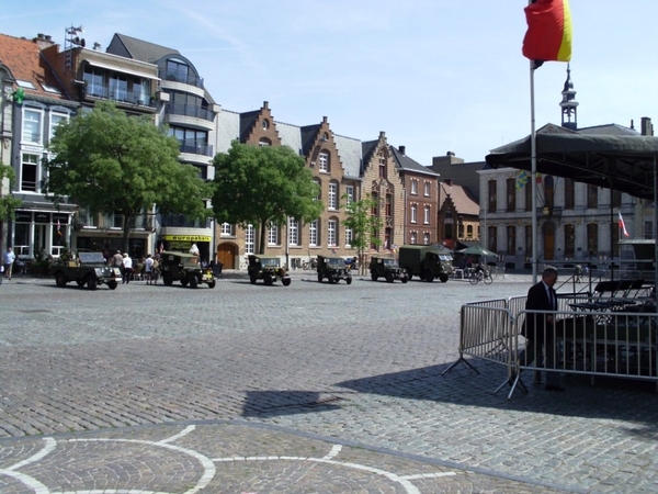 MILITAIRE WAGENS 7 -5 - 2011 024