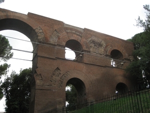 resten van een aquaduct