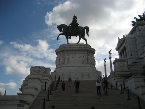 standbeeld van Victor Emmanuel II op het nationaal monument