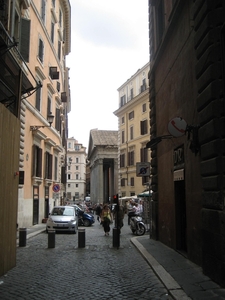 zijdelings zicht op het Pantheon
