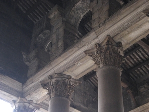 zuilen aan de ingang van het Pantheon