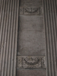 aan de ingang van het Pantheon