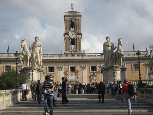 trap van Michelangelo (leidend naar Capidoglio) wordt bewaakt doo