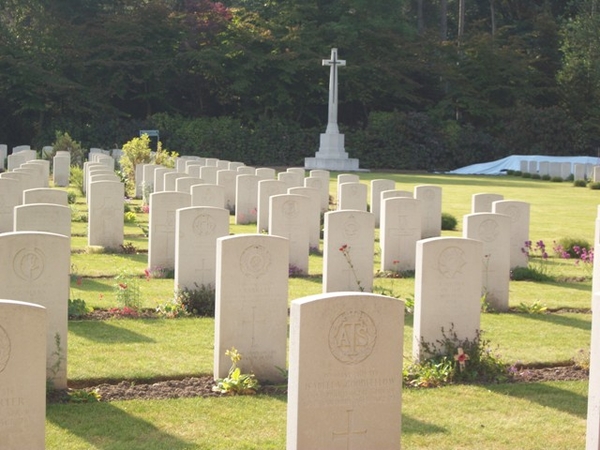013-Begraafplaats van 984 soldaten