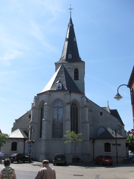De achterkant van de kerk van Lebbeke