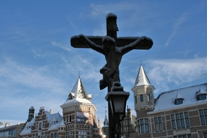 Kruisbeeld aan het steen