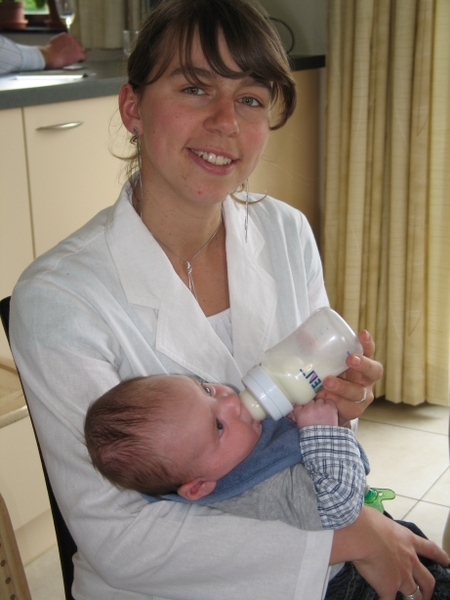 22) Mieke met haar baby