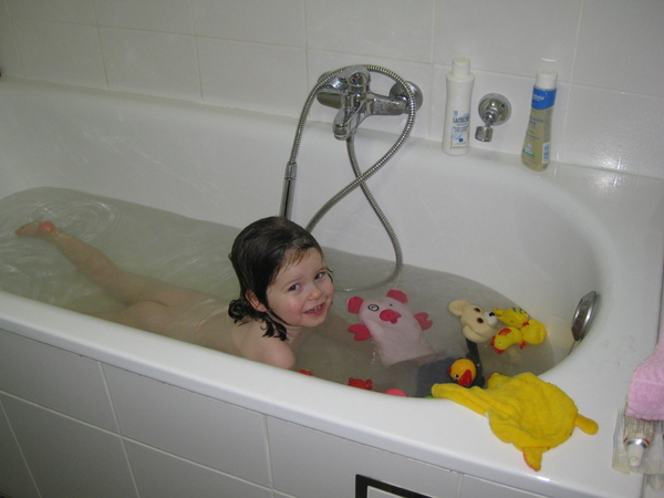 06) Jana in 't bad op 03 april