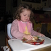 08) Jana eet beschuit en plattekaas