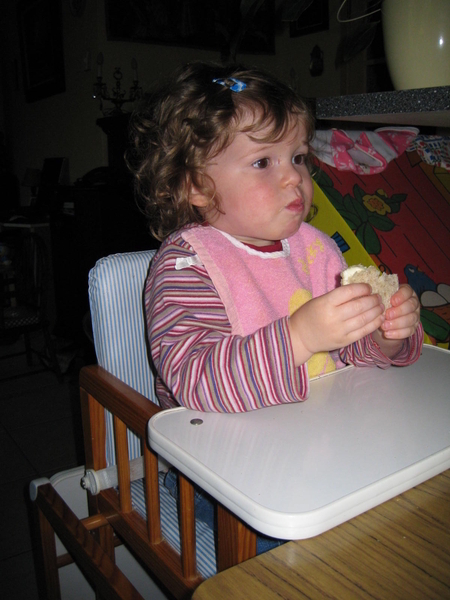 02) Jana eet boterham - vrijd.avond 29 mei
