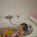 19) 2008-12-27 Jana met washandjes in bad