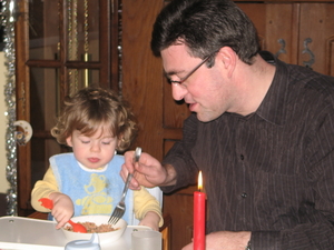 02) 2008-12-25 Wim helpt Jana bij 't eten