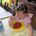 24) Jana lust ook aardbeien