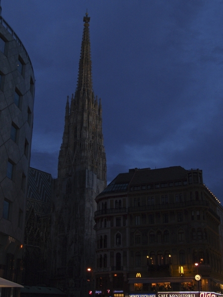 Wandeling 1-2 Stephansdom-by-night