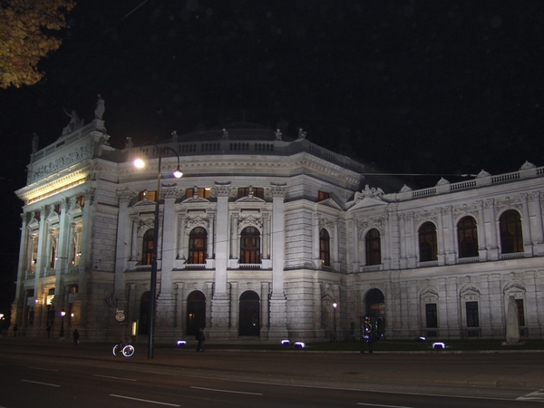 Wandeling 1-2 Burgtheater-by-night